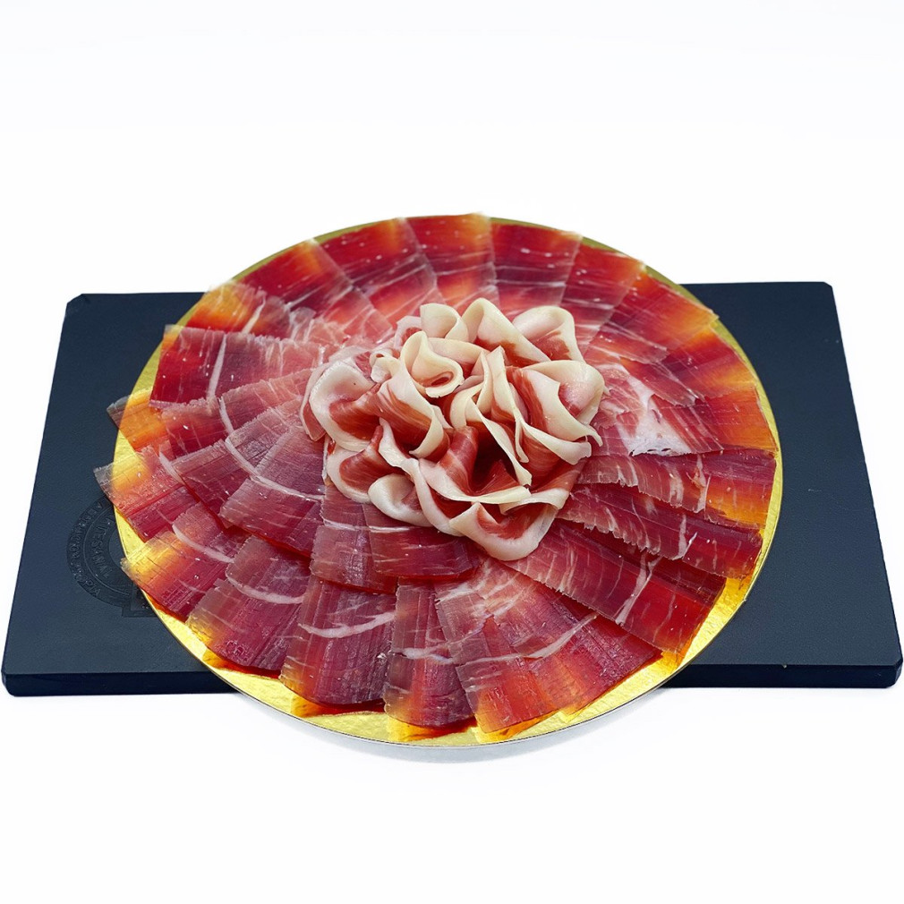 Jamón de Cebo Cortado a Cuchillo. Una delicia para el paladar.