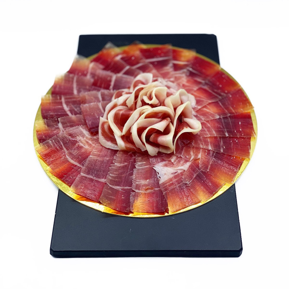 Jamón de Cebo Cortado a Cuchillo. Una delicia para el paladar.
